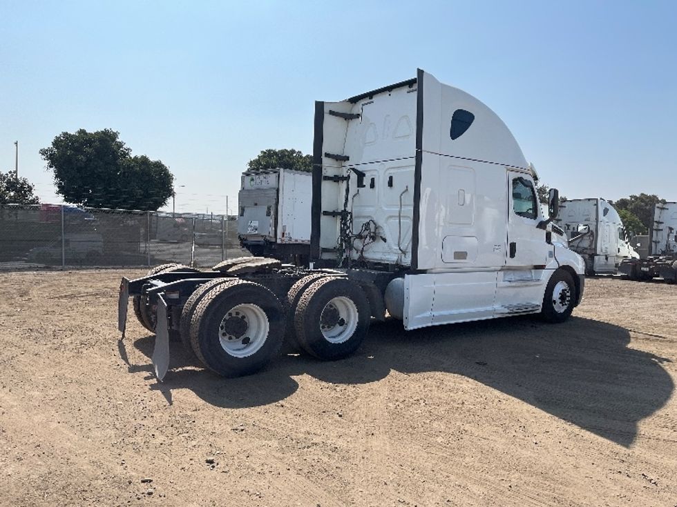 Sleeper Tractor-Heavy Duty Tractors-Freightliner-2020-T12664ST-Torrance-CA-835,913\n\t\tmiles-$ 40,750 - Image 7