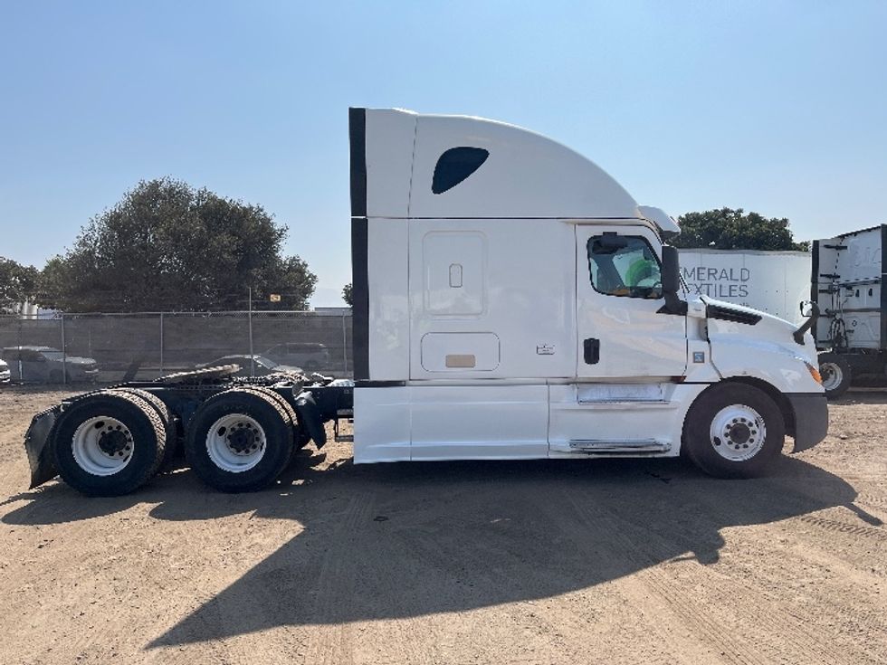 Sleeper Tractor-Heavy Duty Tractors-Freightliner-2020-T12664ST-Torrance-CA-835,913\n\t\tmiles-$ 40,750 - Image 8