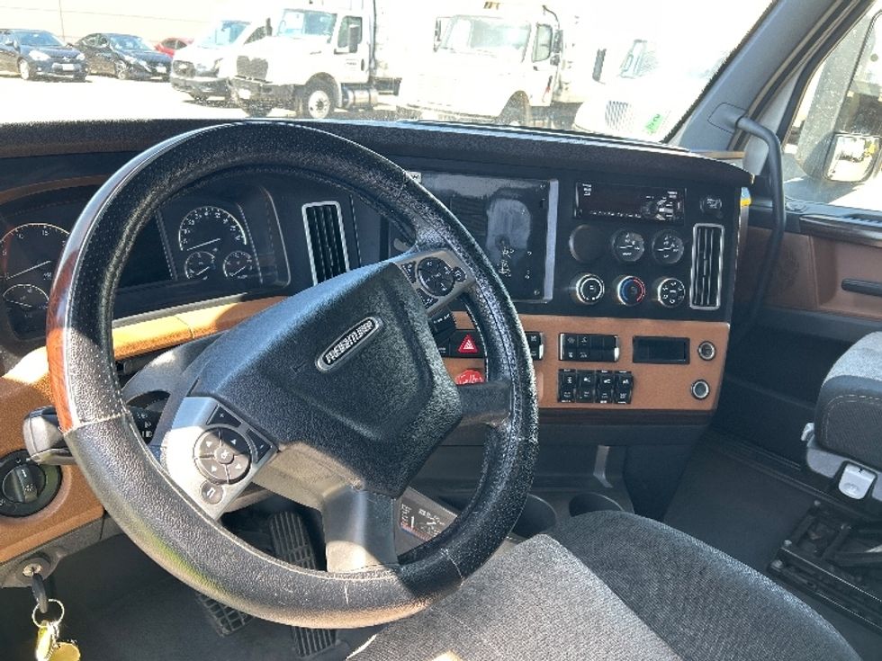 Sleeper Tractor-Heavy Duty Tractors-Freightliner-2020-T12664ST-Torrance-CA-908,583\n\t\tmiles-$ 33,750 - Image 10