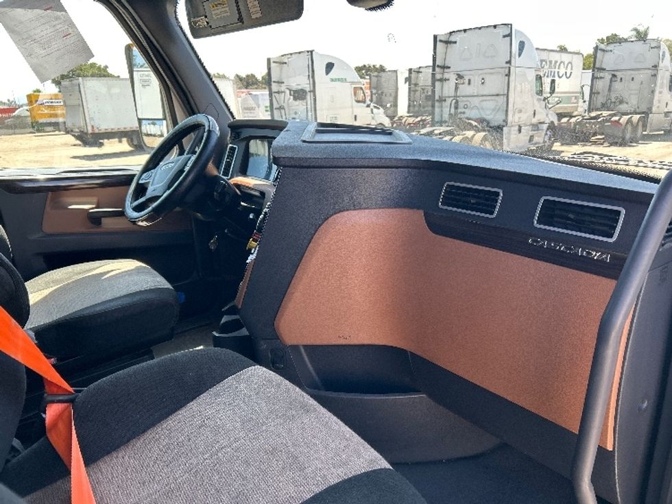 Sleeper Tractor-Heavy Duty Tractors-Freightliner-2020-T12664ST-Torrance-CA-908,583\n\t\tmiles-$ 33,750 - Image 15