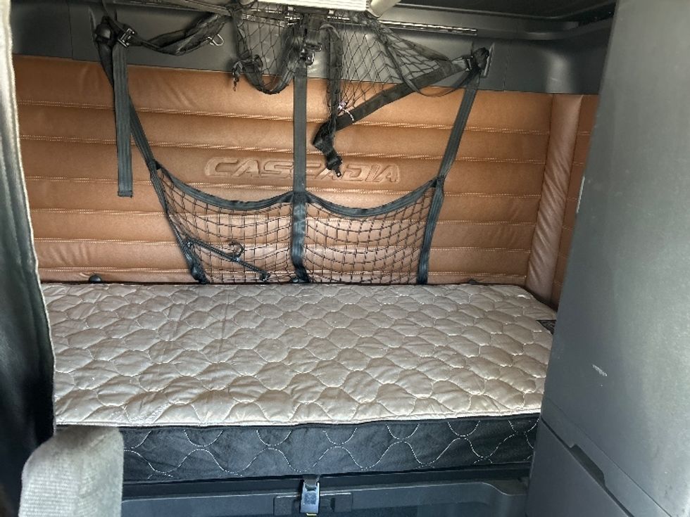 Sleeper Tractor-Heavy Duty Tractors-Freightliner-2020-T12664ST-Torrance-CA-908,583\n\t\tmiles-$ 33,750 - Image 16