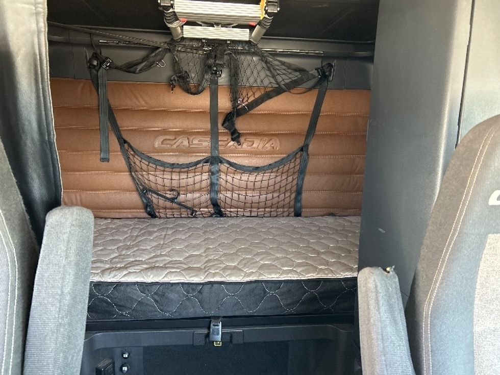 Sleeper Tractor-Heavy Duty Tractors-Freightliner-2020-T12664ST-Torrance-CA-908,583\n\t\tmiles-$ 33,750 - Image 17