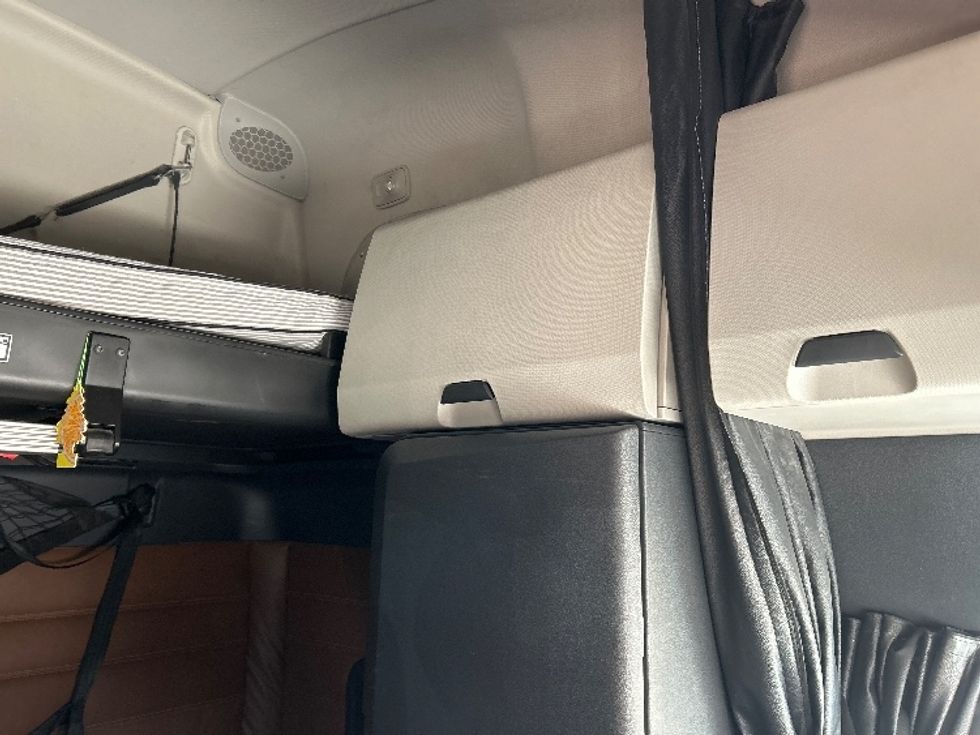 Sleeper Tractor-Heavy Duty Tractors-Freightliner-2020-T12664ST-Torrance-CA-908,583\n\t\tmiles-$ 33,750 - Image 18