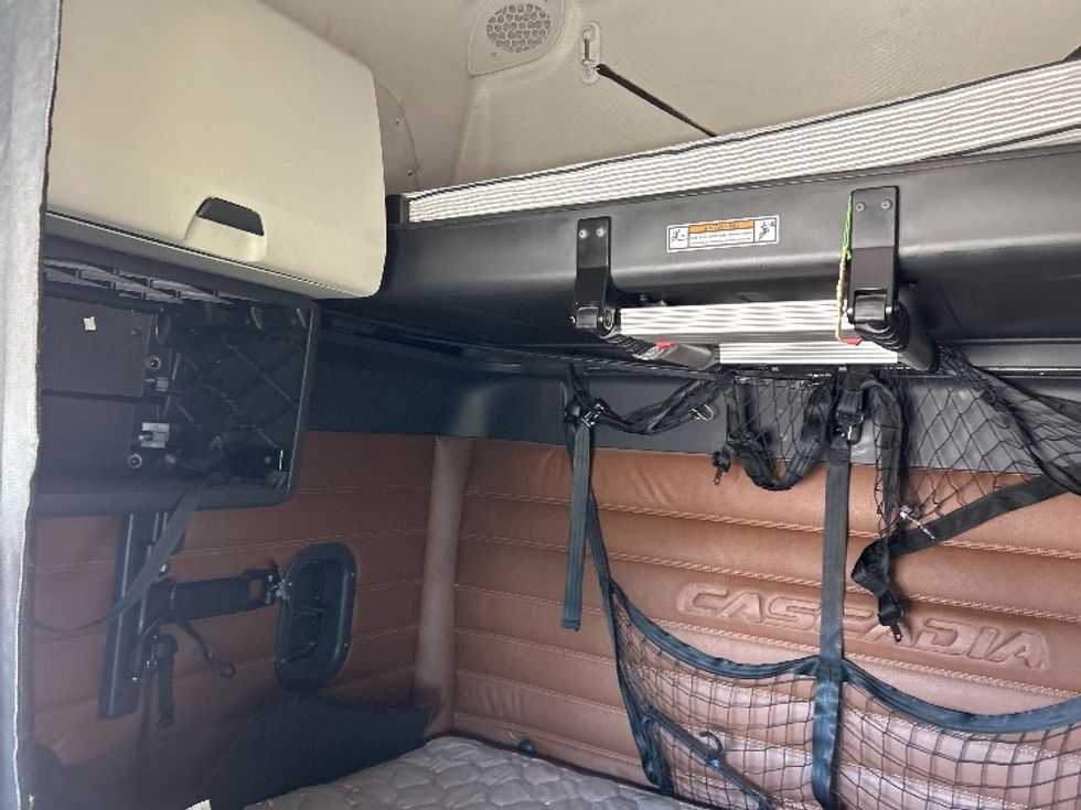 Sleeper Tractor-Heavy Duty Tractors-Freightliner-2020-T12664ST-Torrance-CA-908,583\n\t\tmiles-$ 33,750 - Image 19