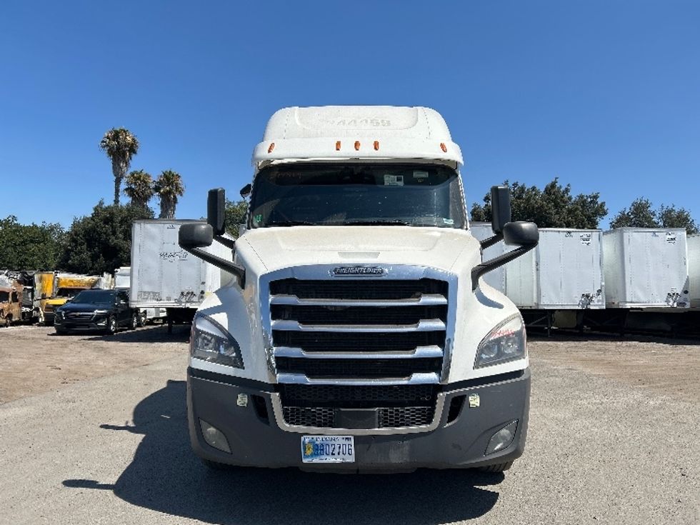Sleeper Tractor-Heavy Duty Tractors-Freightliner-2020-T12664ST-Torrance-CA-908,583\n\t\tmiles-$ 33,750 - Image 2