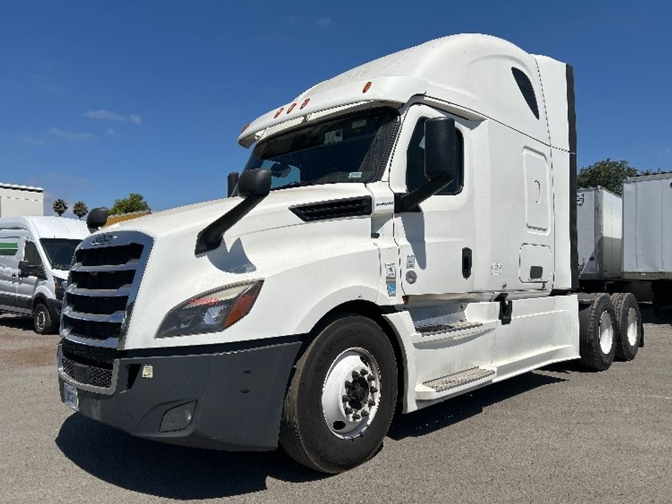 Sleeper Tractor-Heavy Duty Tractors-Freightliner-2020-T12664ST-Torrance-CA-908,583\n\t\tmiles-$ 33,750 - Image 3