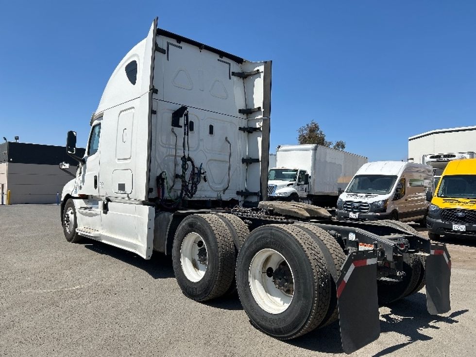 Sleeper Tractor-Heavy Duty Tractors-Freightliner-2020-T12664ST-Torrance-CA-908,583\n\t\tmiles-$ 33,750 - Image 5