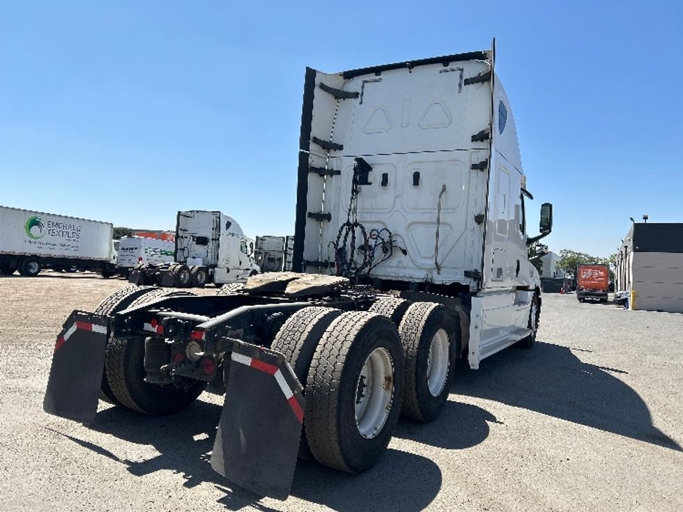 Sleeper Tractor-Heavy Duty Tractors-Freightliner-2020-T12664ST-Torrance-CA-908,583\n\t\tmiles-$ 33,750 - Image 7