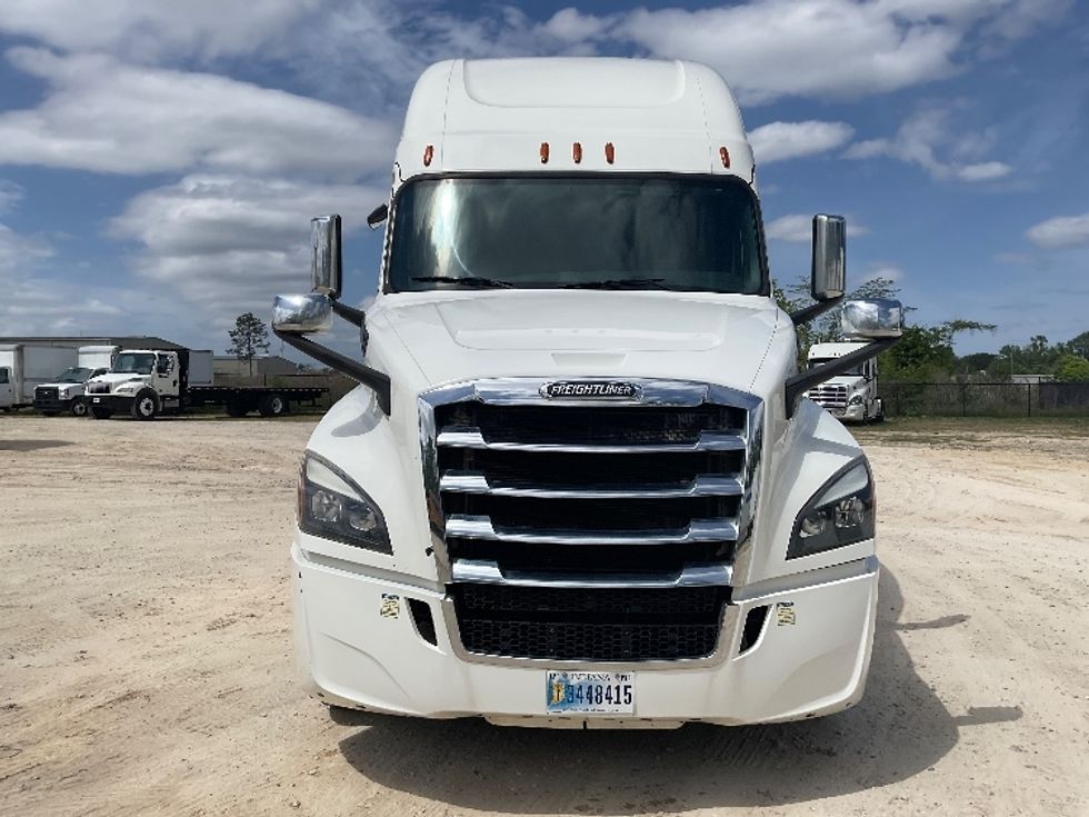 Sleeper Tractor-Heavy Duty Tractors-Freightliner-2020-T12664ST-Valdosta-GA-396,137\n\t\tmiles-$ 61,250 - Image 2