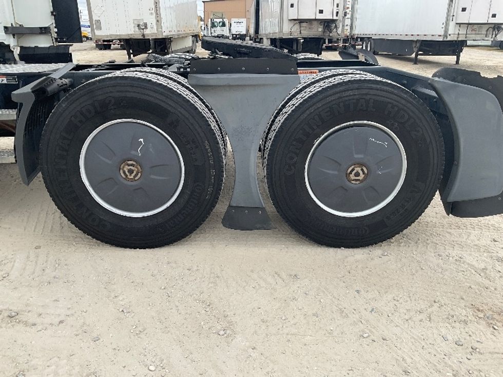 Sleeper Tractor-Heavy Duty Tractors-Freightliner-2020-T12664ST-Valdosta-GA-396,137\n\t\tmiles-$ 61,250 - Image 20