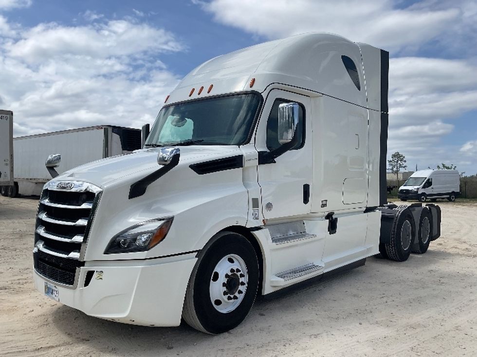 Sleeper Tractor-Heavy Duty Tractors-Freightliner-2020-T12664ST-Valdosta-GA-396,137\n\t\tmiles-$ 61,250 - Image 3