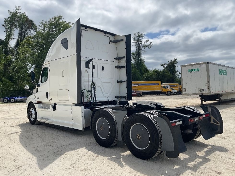 Sleeper Tractor-Heavy Duty Tractors-Freightliner-2020-T12664ST-Valdosta-GA-396,137\n\t\tmiles-$ 61,250 - Image 5