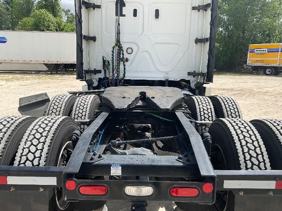 Sleeper Tractor-Heavy Duty Tractors-Freightliner-2020-T12664ST-Valdosta-GA-396,137\n\t\tmiles-$ 61,250 - Image 6