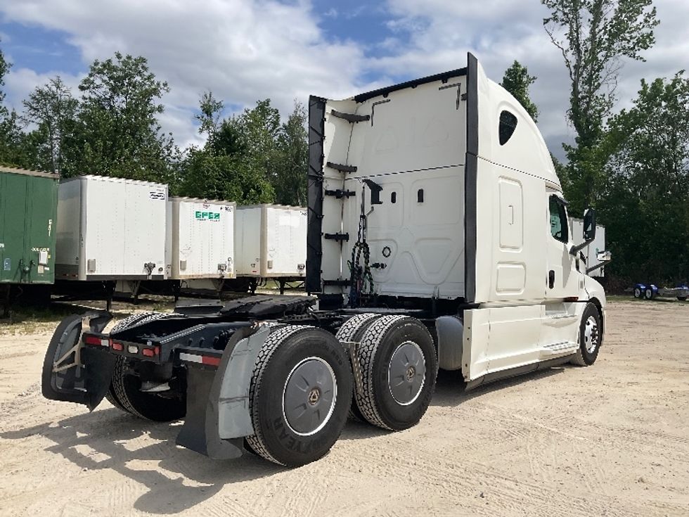 Sleeper Tractor-Heavy Duty Tractors-Freightliner-2020-T12664ST-Valdosta-GA-396,137\n\t\tmiles-$ 61,250 - Image 7