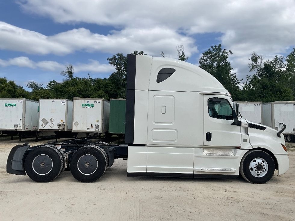 Sleeper Tractor-Heavy Duty Tractors-Freightliner-2020-T12664ST-Valdosta-GA-396,137\n\t\tmiles-$ 61,250 - Image 8