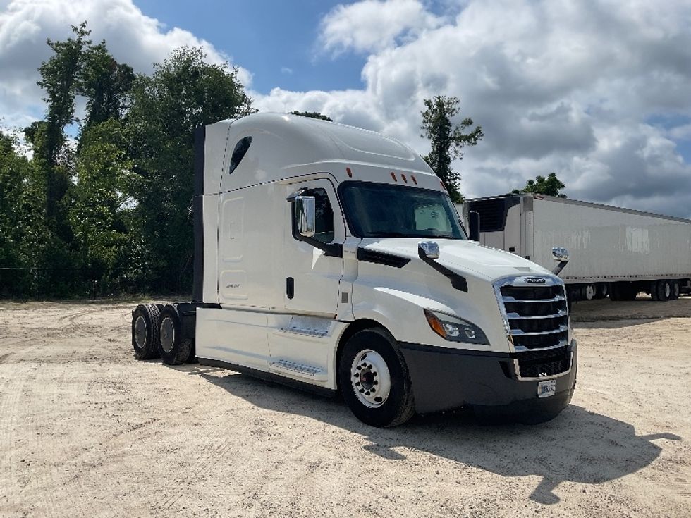 Sleeper Tractor-Heavy Duty Tractors-Freightliner-2020-T12664ST-Valdosta-GA-428,304\n\t\tmiles-$ 65,750 - Image 1
