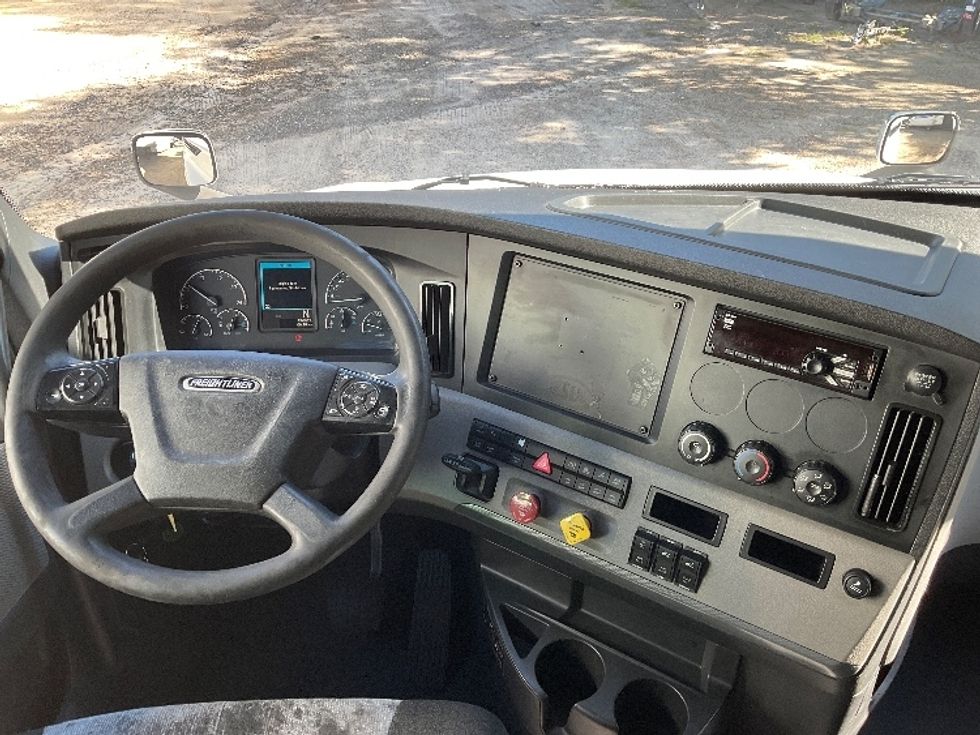 Sleeper Tractor-Heavy Duty Tractors-Freightliner-2020-T12664ST-Valdosta-GA-428,304\n\t\tmiles-$ 65,750 - Image 11