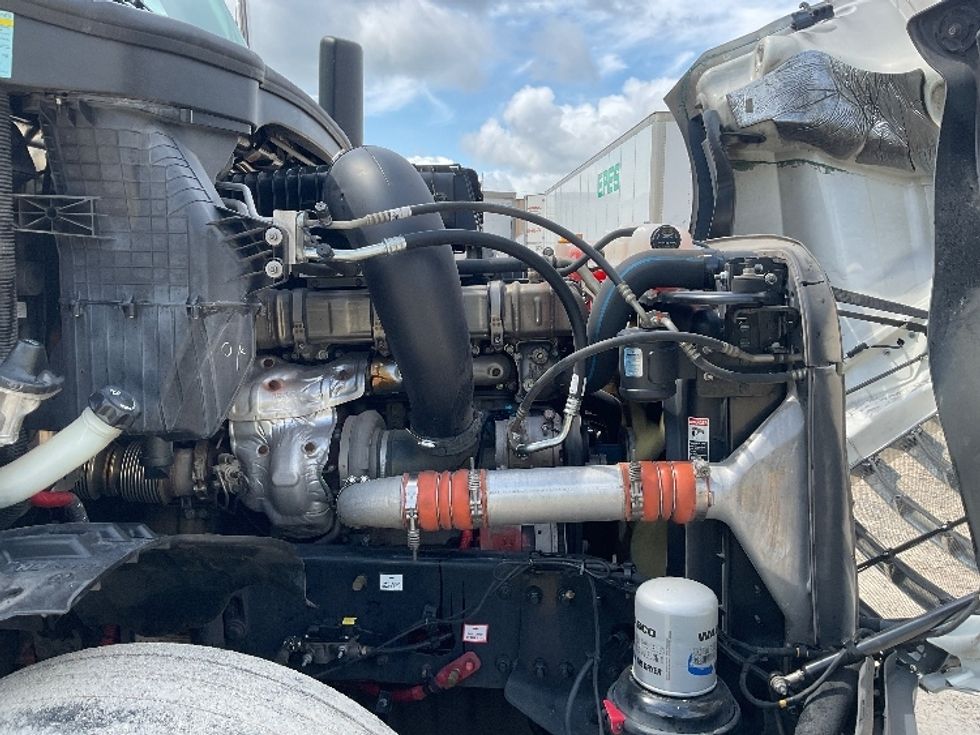 Sleeper Tractor-Heavy Duty Tractors-Freightliner-2020-T12664ST-Valdosta-GA-428,304\n\t\tmiles-$ 65,750 - Image 19