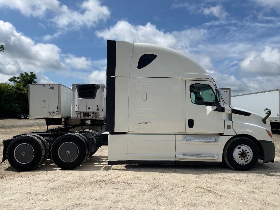 Sleeper Tractor-Heavy Duty Tractors-Freightliner-2020-T12664ST-Valdosta-GA-428,304\n\t\tmiles-$ 65,750 - Image 8
