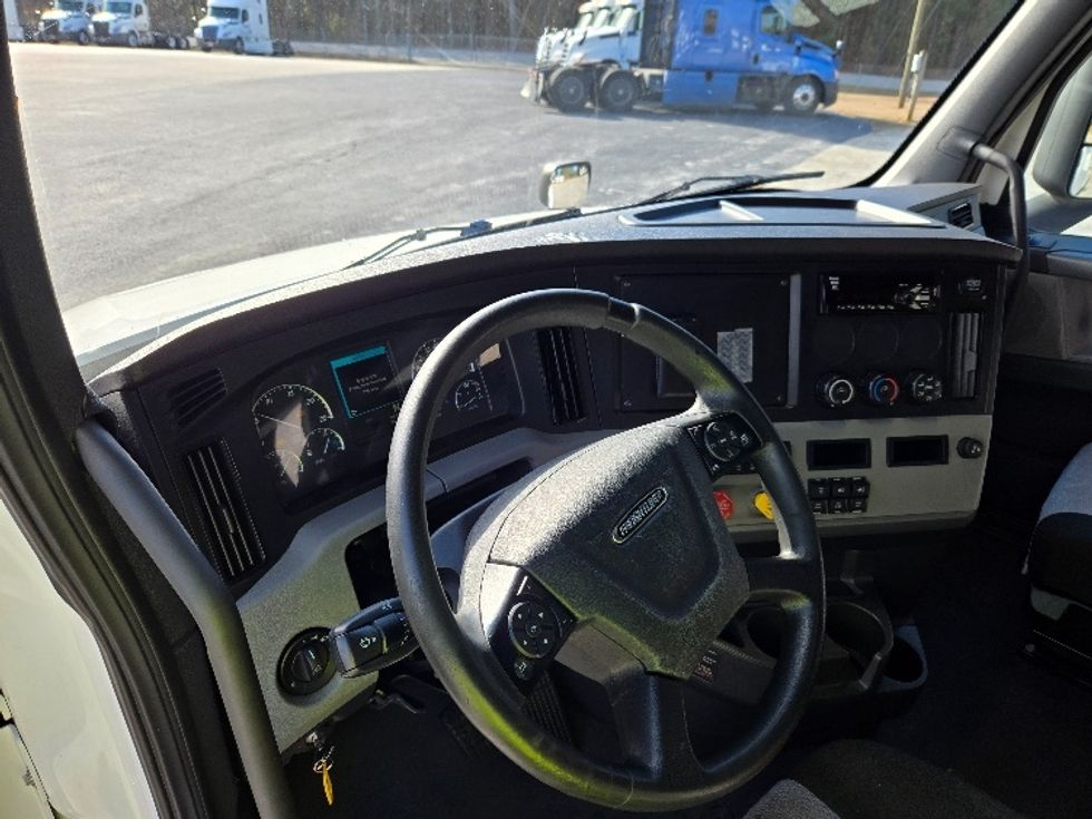 Sleeper Tractor-Heavy Duty Tractors-Freightliner-2020-T12664ST-Villa Rica-GA-580,182\n\t\tmiles-$ 50,750 - Image 11