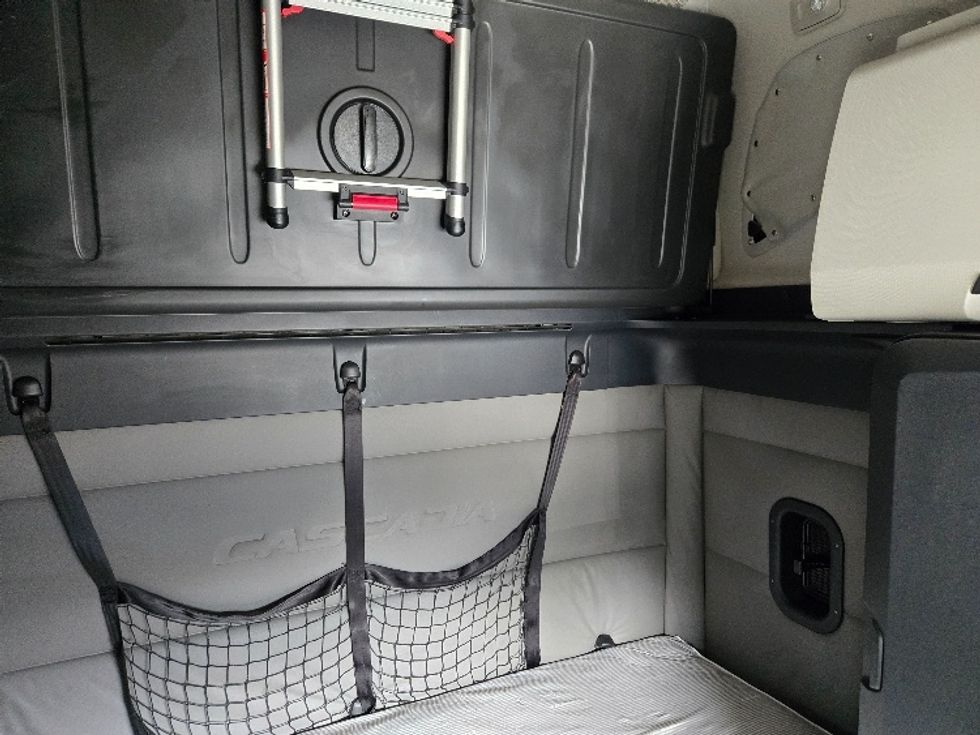 Sleeper Tractor-Heavy Duty Tractors-Freightliner-2020-T12664ST-Villa Rica-GA-580,182\n\t\tmiles-$ 50,750 - Image 17