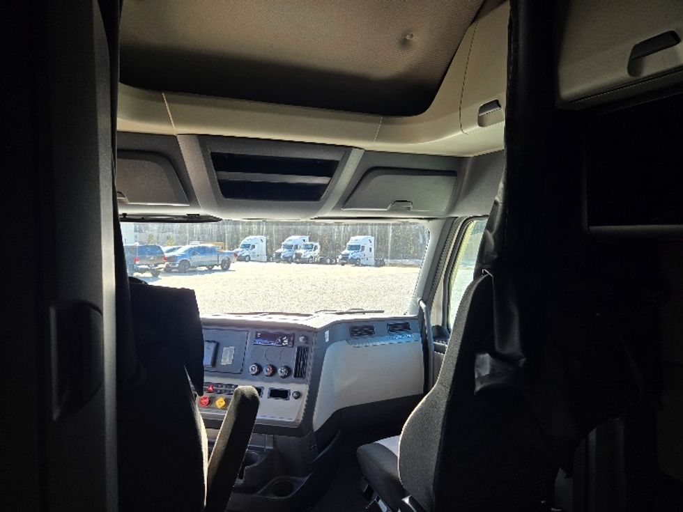 Sleeper Tractor-Heavy Duty Tractors-Freightliner-2020-T12664ST-Villa Rica-GA-580,182\n\t\tmiles-$ 50,750 - Image 26