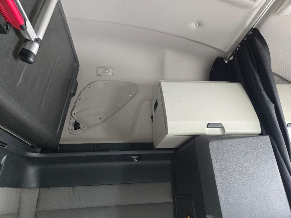 Sleeper Tractor-Heavy Duty Tractors-Freightliner-2020-T12664ST-Villa Rica-GA-580,182\n\t\tmiles-$ 50,750 - Image 27