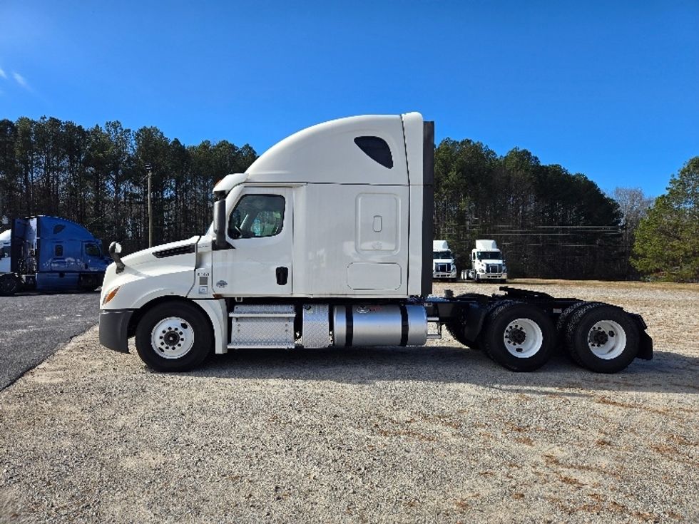 Sleeper Tractor-Heavy Duty Tractors-Freightliner-2020-T12664ST-Villa Rica-GA-580,182\n\t\tmiles-$ 50,750 - Image 4