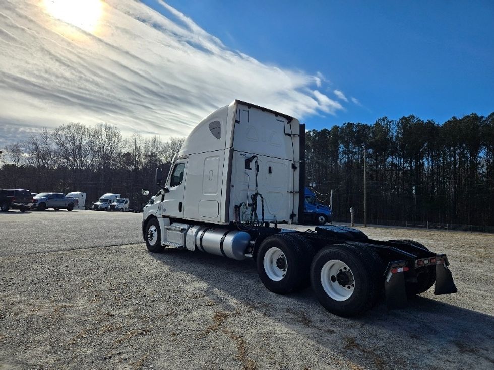 Sleeper Tractor-Heavy Duty Tractors-Freightliner-2020-T12664ST-Villa Rica-GA-580,182\n\t\tmiles-$ 50,750 - Image 5