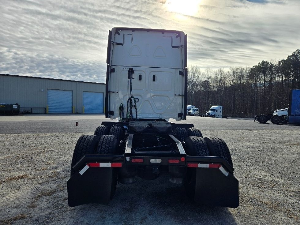Sleeper Tractor-Heavy Duty Tractors-Freightliner-2020-T12664ST-Villa Rica-GA-580,182\n\t\tmiles-$ 50,750 - Image 6