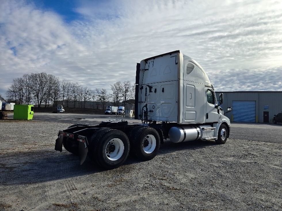Sleeper Tractor-Heavy Duty Tractors-Freightliner-2020-T12664ST-Villa Rica-GA-580,182\n\t\tmiles-$ 50,750 - Image 7
