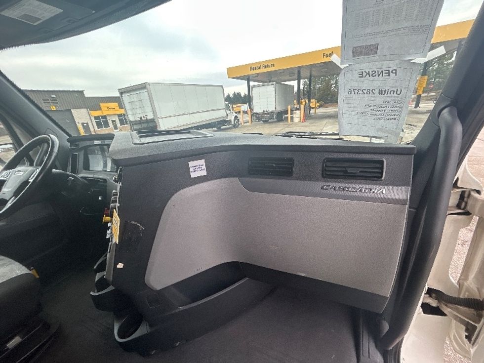 Sleeper Tractor-Heavy Duty Tractors-Freightliner-2020-T12664ST-Virginia Beach-VA-402,654\n\t\tmiles-$ 70,750 - Image 13