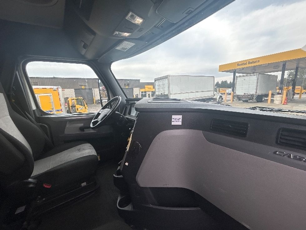 Sleeper Tractor-Heavy Duty Tractors-Freightliner-2020-T12664ST-Virginia Beach-VA-402,654\n\t\tmiles-$ 70,750 - Image 14