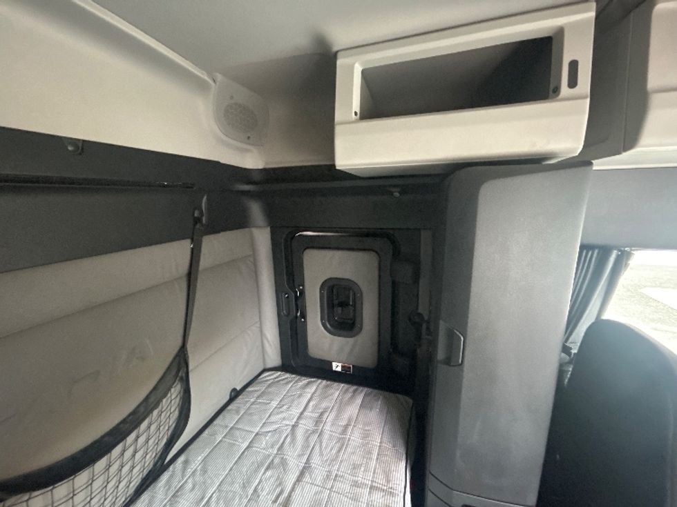 Sleeper Tractor-Heavy Duty Tractors-Freightliner-2020-T12664ST-Virginia Beach-VA-402,654\n\t\tmiles-$ 70,750 - Image 17