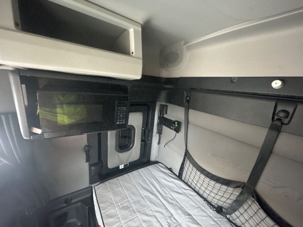 Sleeper Tractor-Heavy Duty Tractors-Freightliner-2020-T12664ST-Virginia Beach-VA-402,654\n\t\tmiles-$ 70,750 - Image 18