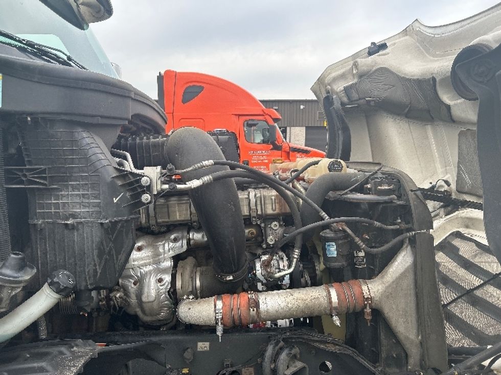 Sleeper Tractor-Heavy Duty Tractors-Freightliner-2020-T12664ST-Virginia Beach-VA-402,654\n\t\tmiles-$ 70,750 - Image 19