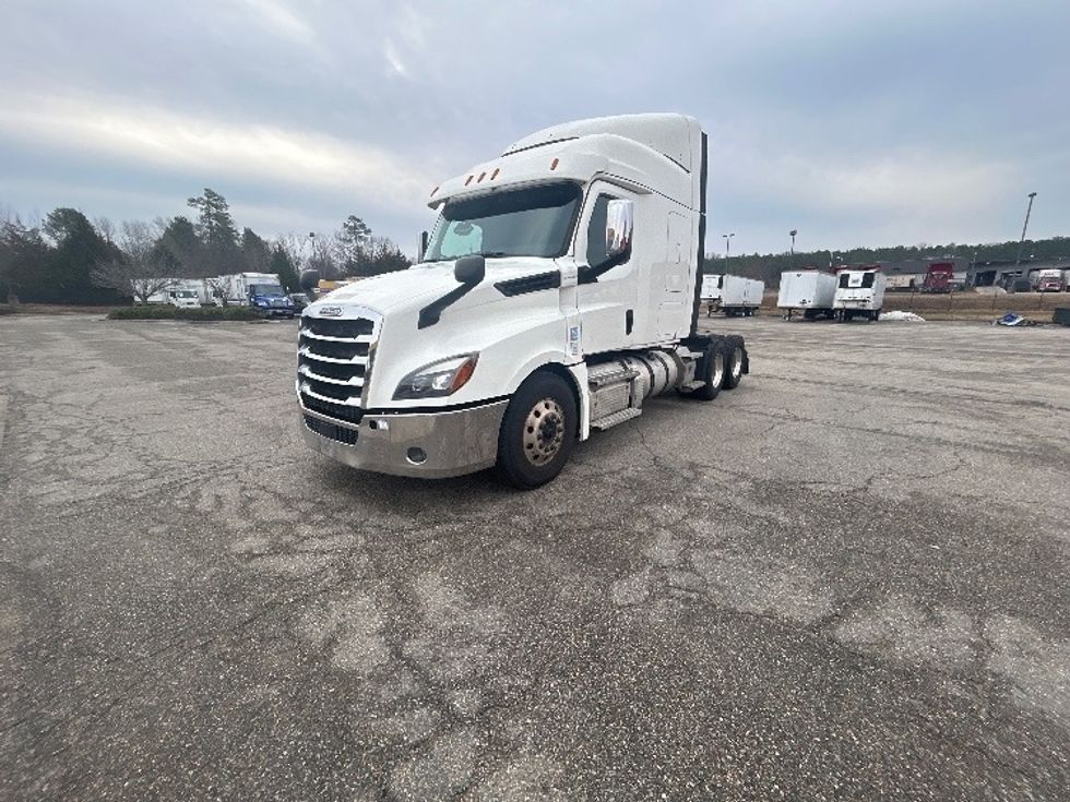 Sleeper Tractor-Heavy Duty Tractors-Freightliner-2020-T12664ST-Virginia Beach-VA-402,654\n\t\tmiles-$ 70,750 - Image 3