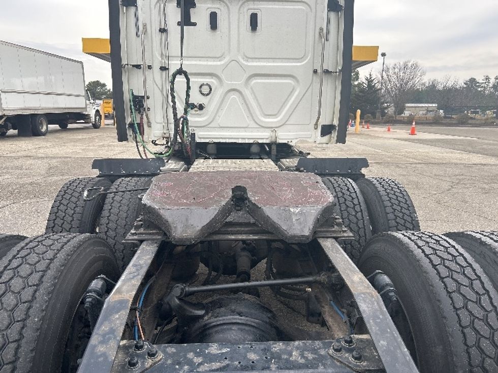 Sleeper Tractor-Heavy Duty Tractors-Freightliner-2020-T12664ST-Virginia Beach-VA-402,654\n\t\tmiles-$ 70,750 - Image 6