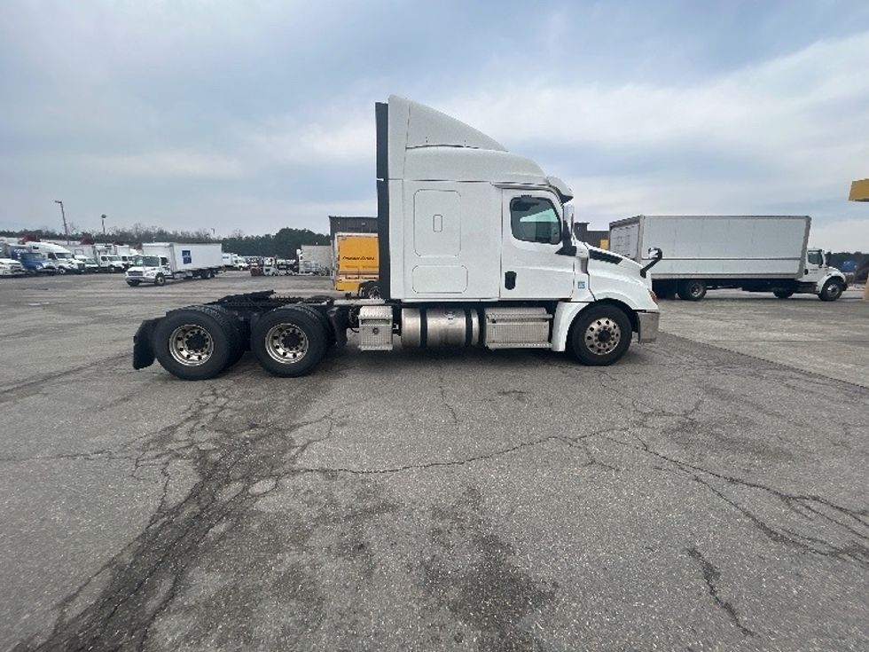Sleeper Tractor-Heavy Duty Tractors-Freightliner-2020-T12664ST-Virginia Beach-VA-402,654\n\t\tmiles-$ 70,750 - Image 7