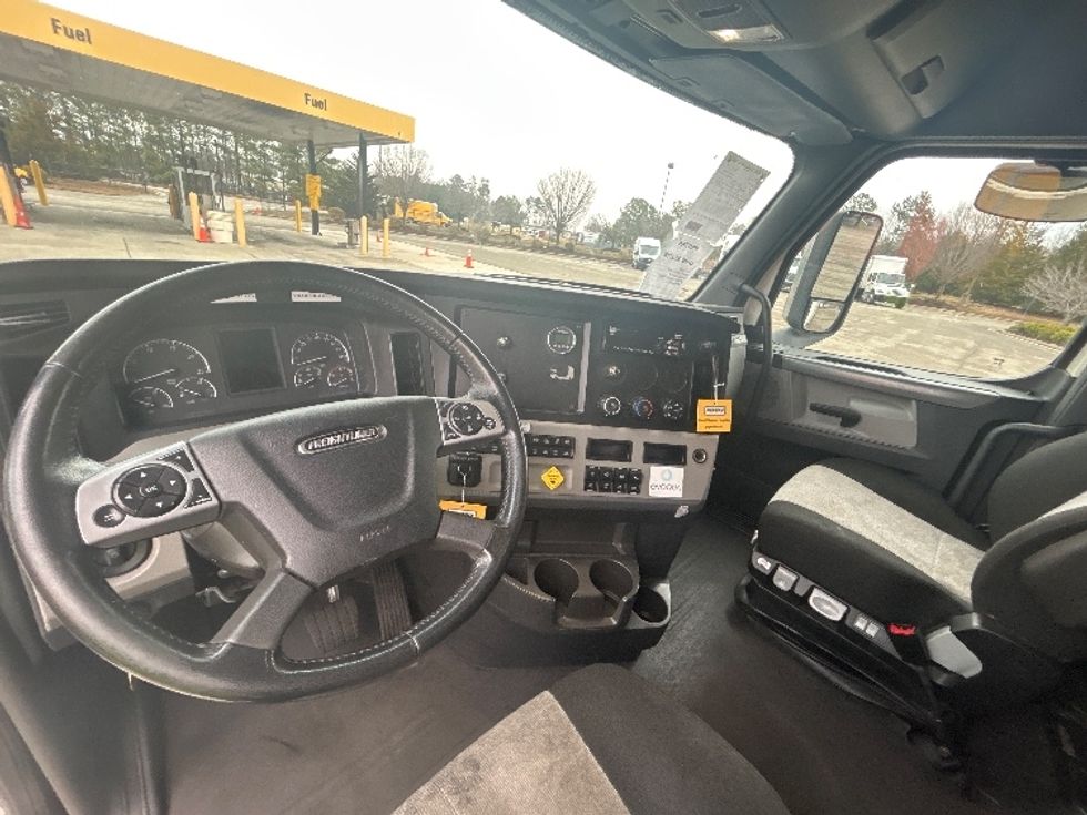 Sleeper Tractor-Heavy Duty Tractors-Freightliner-2020-T12664ST-Virginia Beach-VA-402,654\n\t\tmiles-$ 70,750 - Image 9