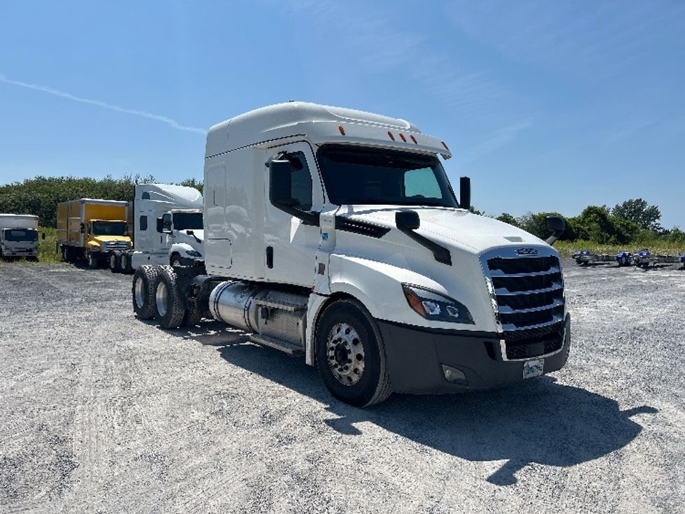 Sleeper Tractor-Heavy Duty Tractors-Freightliner-2020-T12664ST-Watertown-NY-478,593\n\t\tmiles-$ 64,500 - Image 1