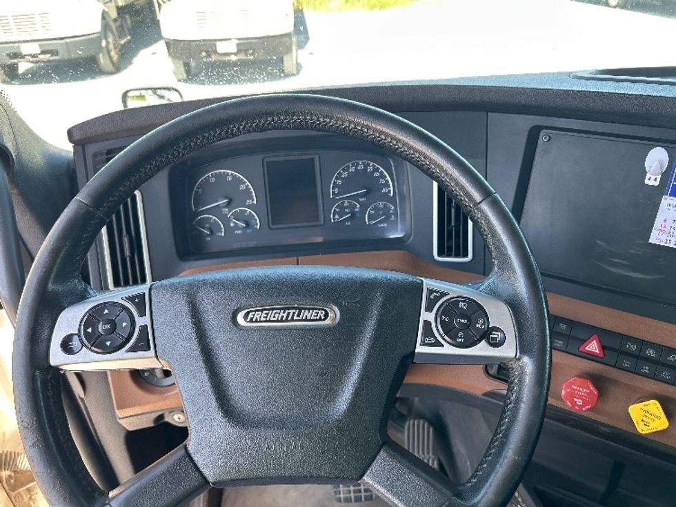 Sleeper Tractor-Heavy Duty Tractors-Freightliner-2020-T12664ST-Watertown-NY-478,593\n\t\tmiles-$ 64,500 - Image 11