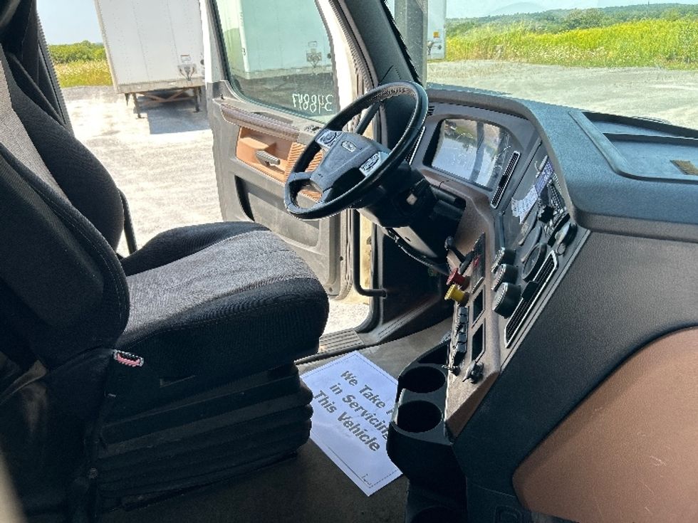 Sleeper Tractor-Heavy Duty Tractors-Freightliner-2020-T12664ST-Watertown-NY-478,593\n\t\tmiles-$ 64,500 - Image 15