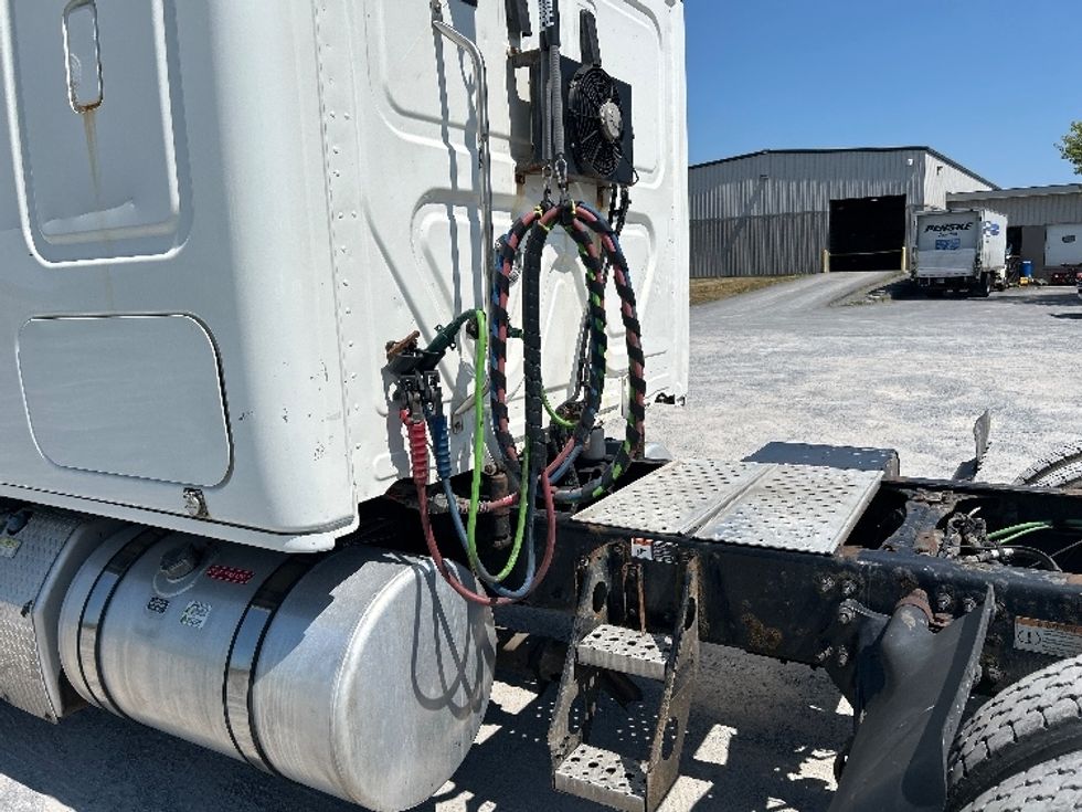 Sleeper Tractor-Heavy Duty Tractors-Freightliner-2020-T12664ST-Watertown-NY-478,593\n\t\tmiles-$ 64,500 - Image 22