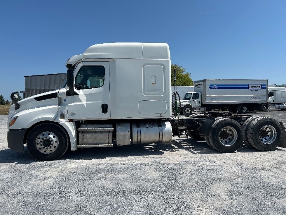 Sleeper Tractor-Heavy Duty Tractors-Freightliner-2020-T12664ST-Watertown-NY-478,593\n\t\tmiles-$ 64,500 - Image 4