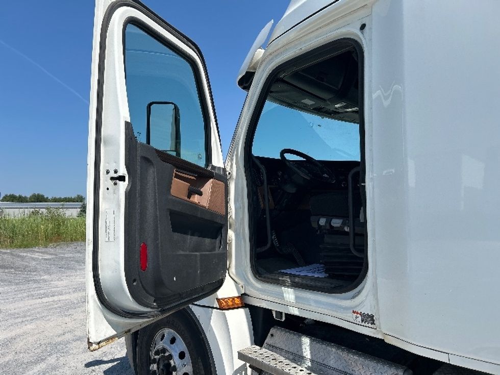 Sleeper Tractor-Heavy Duty Tractors-Freightliner-2020-T12664ST-Watertown-NY-478,593\n\t\tmiles-$ 64,500 - Image 9