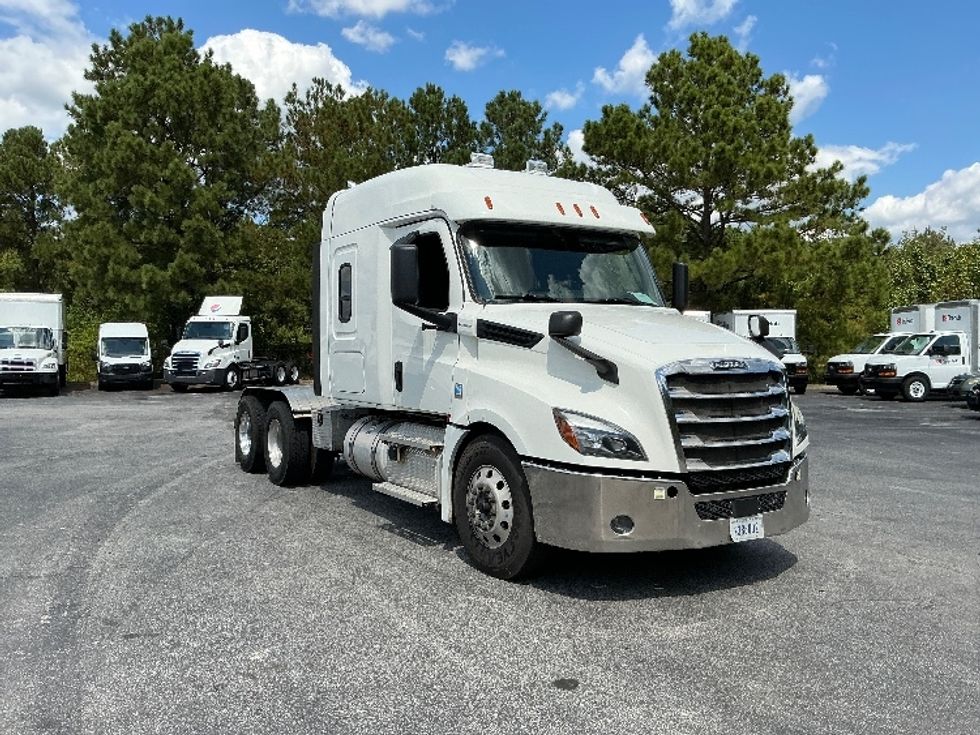 Sleeper Tractor-Heavy Duty Tractors-Freightliner-2020-T12664ST-West Columbia-SC-395,640\n\t\tmiles-$ 71,000 - Image 1
