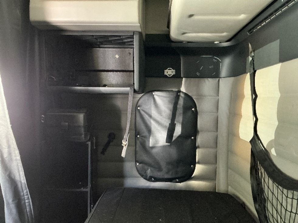 Sleeper Tractor-Heavy Duty Tractors-Freightliner-2020-T12664ST-West Columbia-SC-395,640\n\t\tmiles-$ 71,000 - Image 18