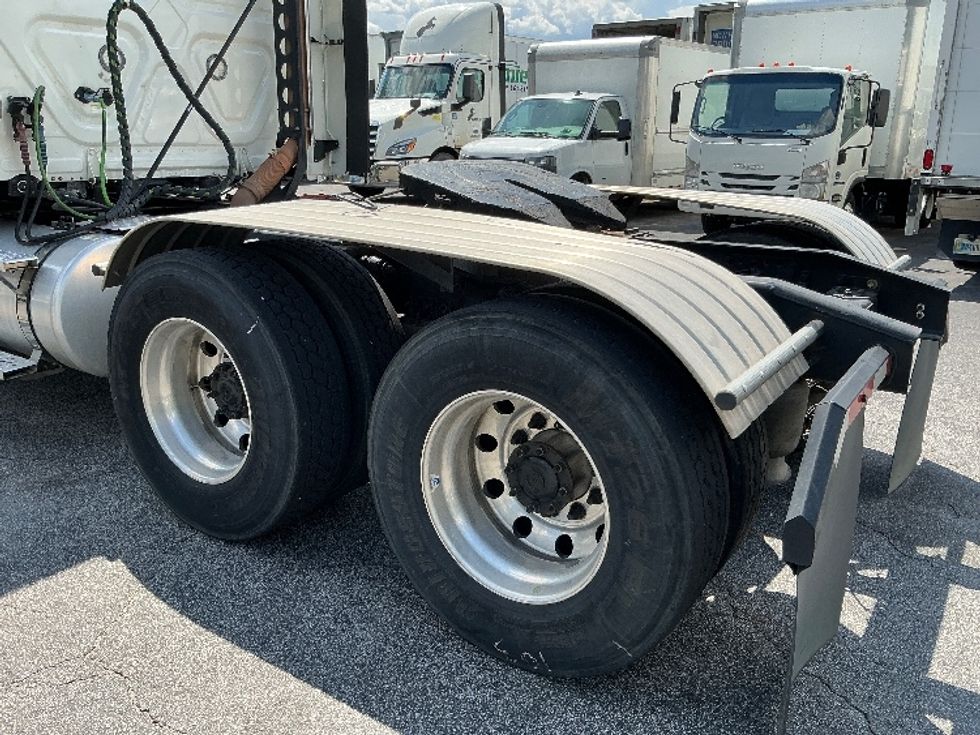 Sleeper Tractor-Heavy Duty Tractors-Freightliner-2020-T12664ST-West Columbia-SC-395,640\n\t\tmiles-$ 71,000 - Image 21