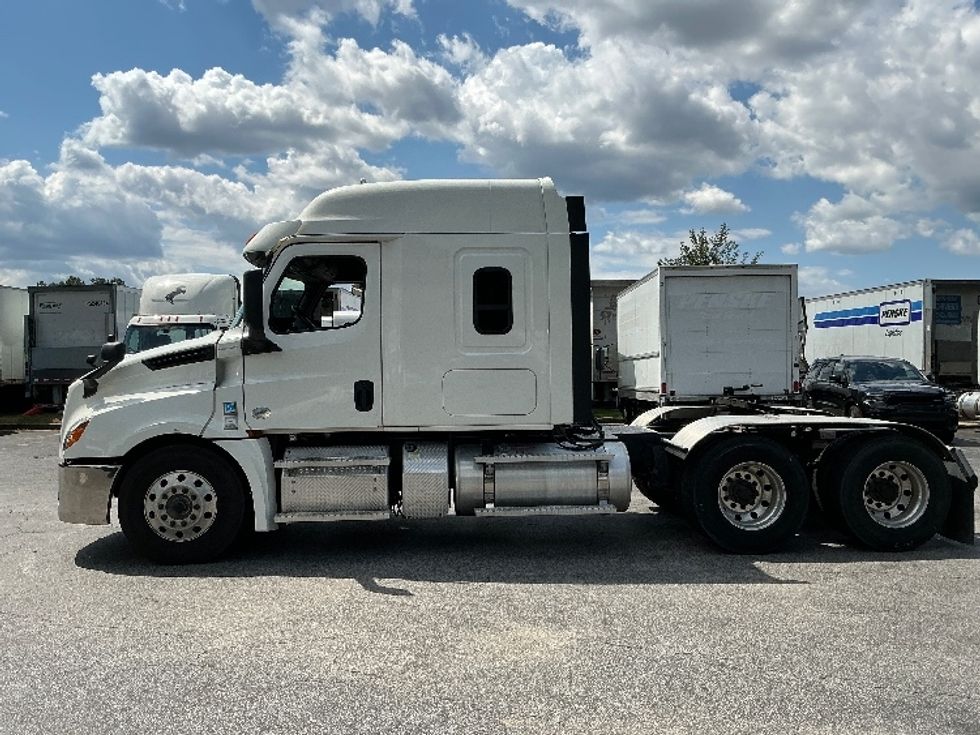 Sleeper Tractor-Heavy Duty Tractors-Freightliner-2020-T12664ST-West Columbia-SC-395,640\n\t\tmiles-$ 71,000 - Image 4